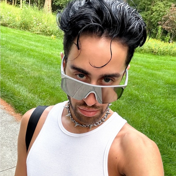 I’m Alexander, thanks for checking out my closet 🤎 - Picture 2 of 4